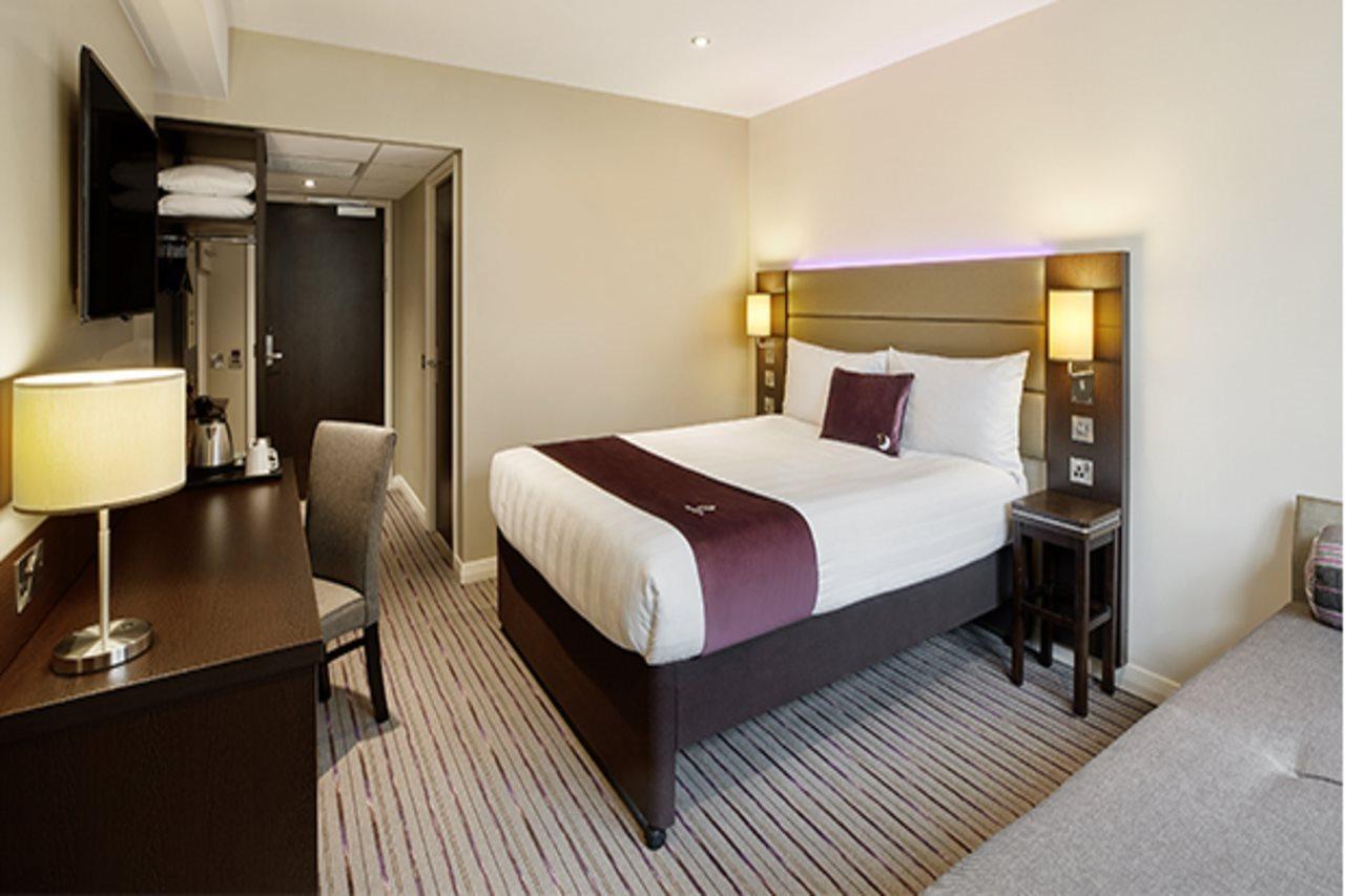 Premier Inn Manchester Airport Ringway Экстерьер фото