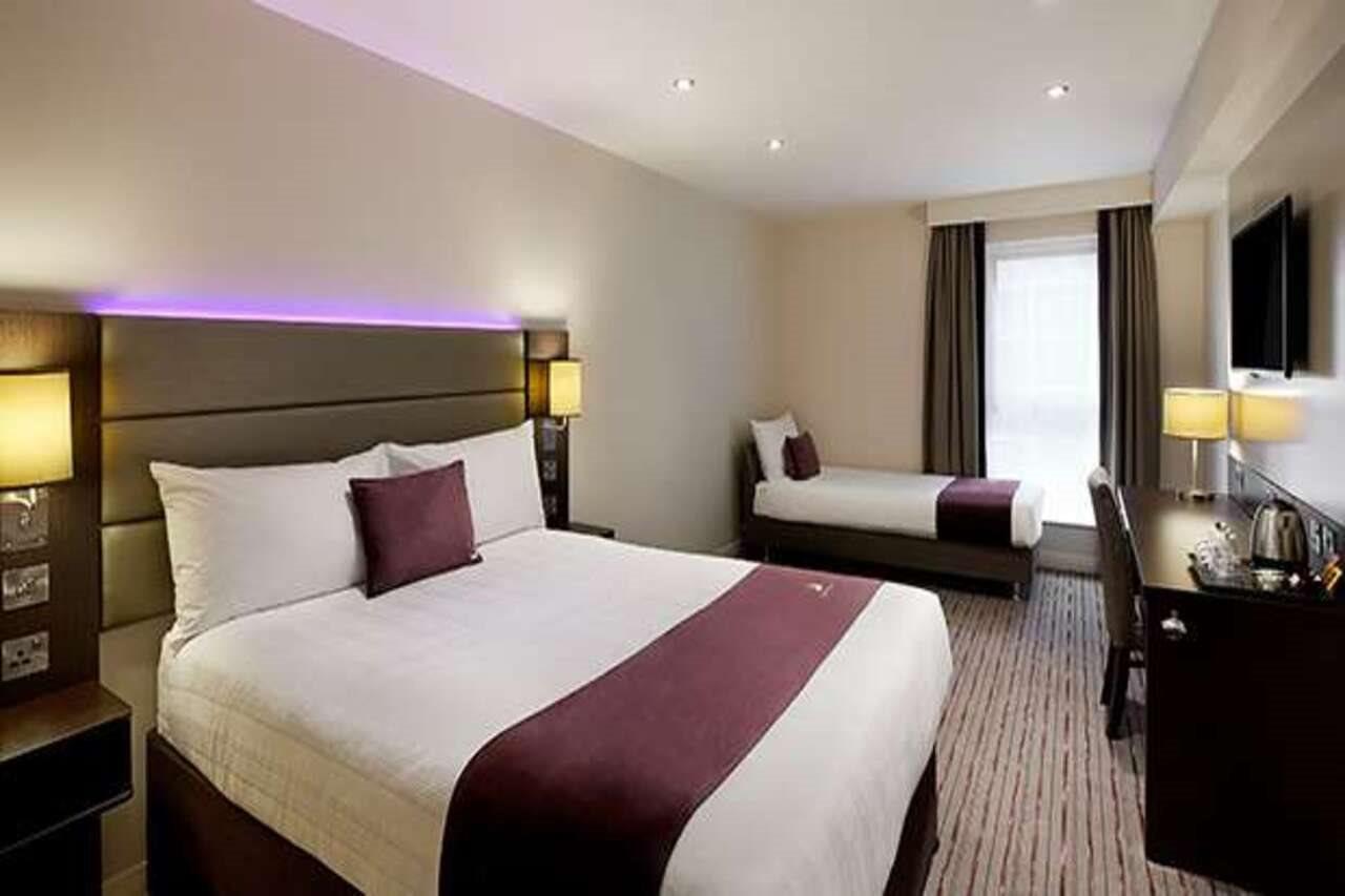 Premier Inn Manchester Airport Ringway Экстерьер фото
