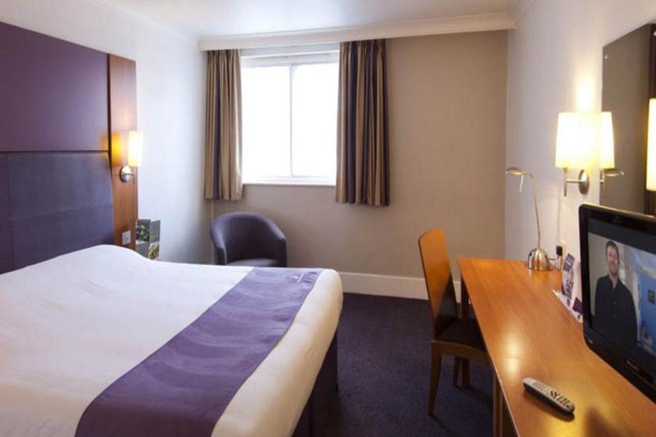 Premier Inn Manchester Airport Ringway Экстерьер фото