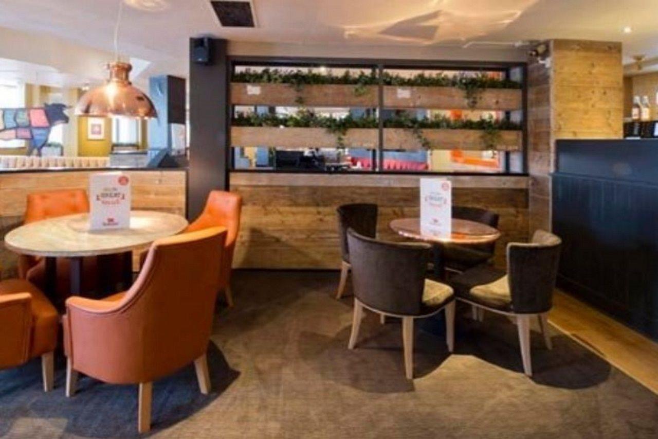 Premier Inn Manchester Airport Ringway Экстерьер фото