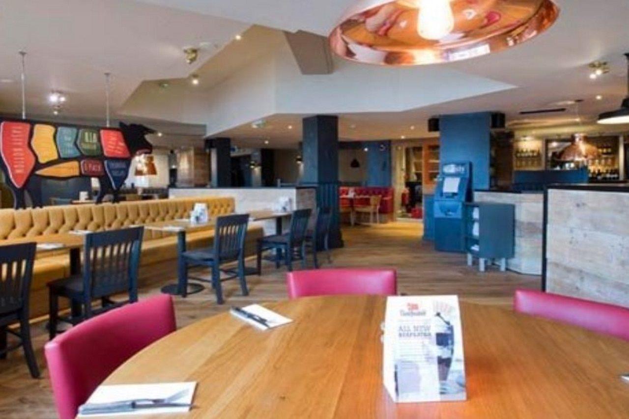 Premier Inn Manchester Airport Ringway Экстерьер фото