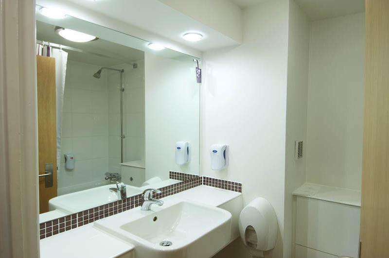 Premier Inn Manchester Airport Ringway Экстерьер фото