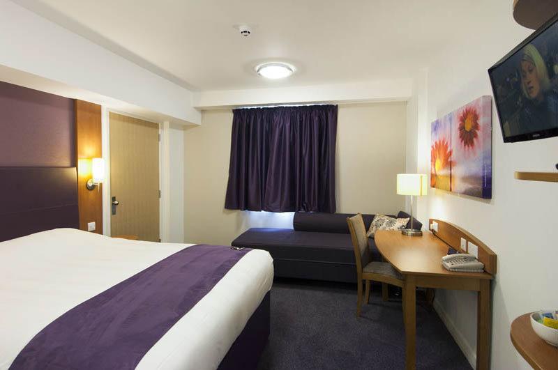 Premier Inn Manchester Airport Ringway Экстерьер фото