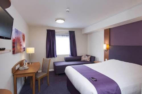 Premier Inn Manchester Airport Ringway Экстерьер фото