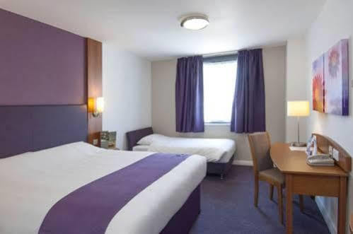 Premier Inn Manchester Airport Ringway Экстерьер фото